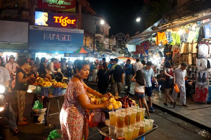 Night market of Hanoi old quarter